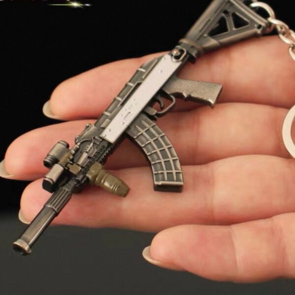 Resident Evil 8 Series Mini Gun Model | 9 cm Alloy Metal Weapon Keychain | Collectible Replica Toy